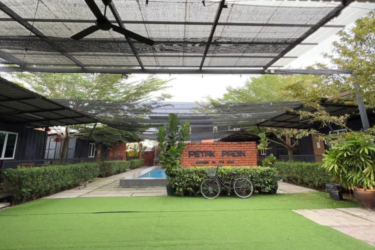 Petak Padin Cottage By The Pool, Kepala Batas  Exterior foto